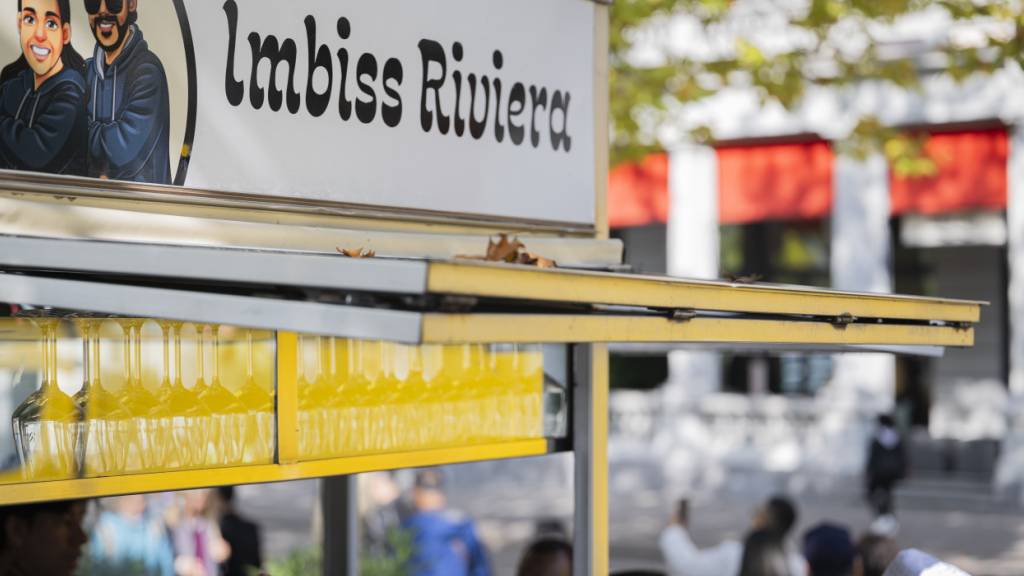 Die beiden illegalen Imbissstände am Zürichsee müssen weg. Da hilft offenbar auch das Vorstosspaket aus dem Stadtparlament nichts. (Archivbild)