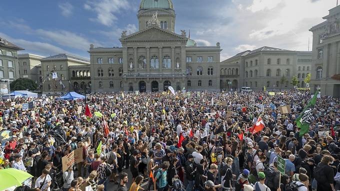 Die Schweiz zählt über neun Millionen Einwohnerinnen und Einwohner