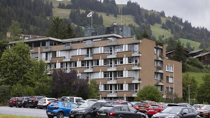 Gemeinde Gsteig sorgt kurz vor Spital-Abstimmung für Aufruhr