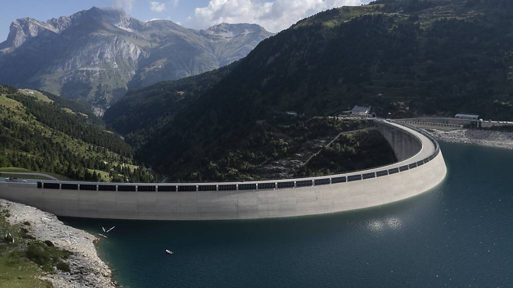 Das Elektrizitätswerk Zürich (EWZ) will künftig nicht nur an Staumauern hochalpine Photovoltaik-Anlagen bauen, sondern auch freistehende. 