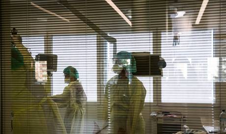 Erste Coronavirus Ansteckungen Von Personal Auf Schweizer Intensivstationen Schweiz Aargauer Zeitung