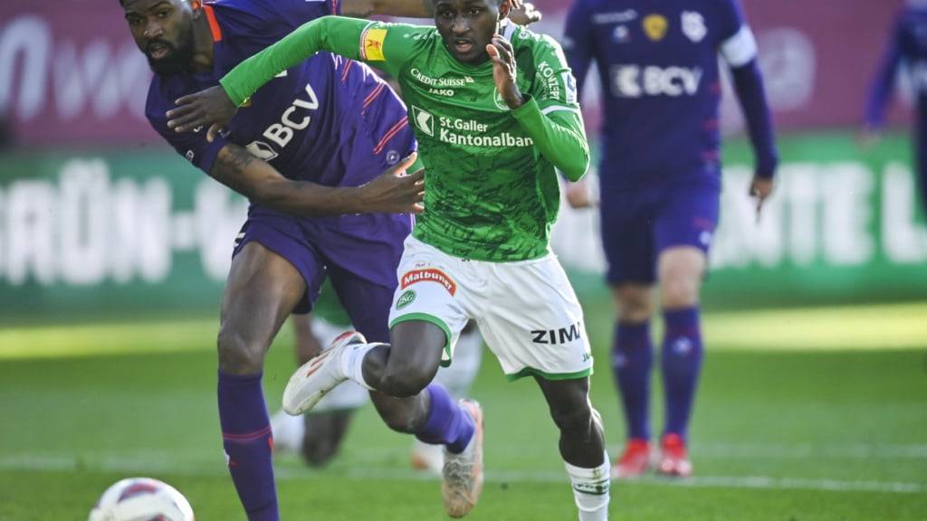 Salifou Diarrassouba (in grün) kehrt nach seiner Zeit beim FC St. Gallen in die Super League zurück und läuft künftig für GC auf