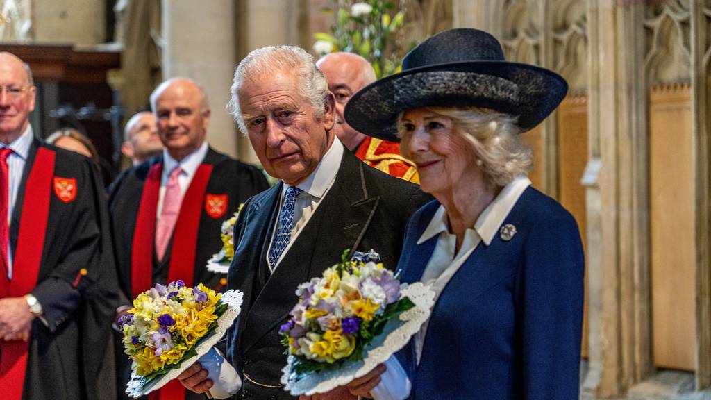 Für Charles und Camilla wird es bei der Krönung dann ein bisschen mehr als nur Blumen geben.