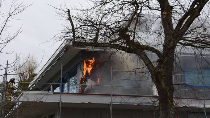 Polizei entdeckt Fassadenbrand