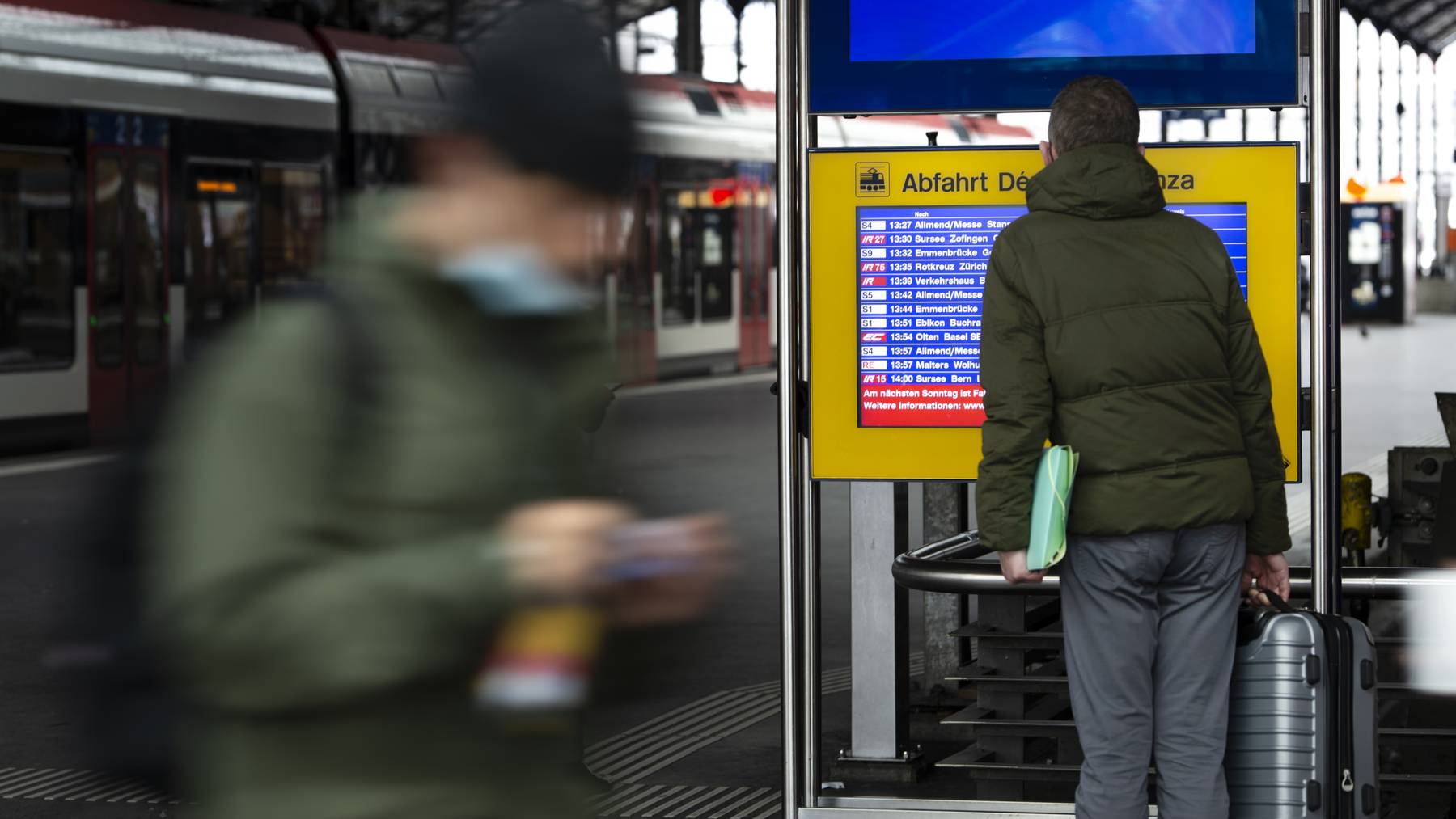 SBB Themenbilder Bahnhof Luzern Verspätung Anzeigetafel Fahrplan