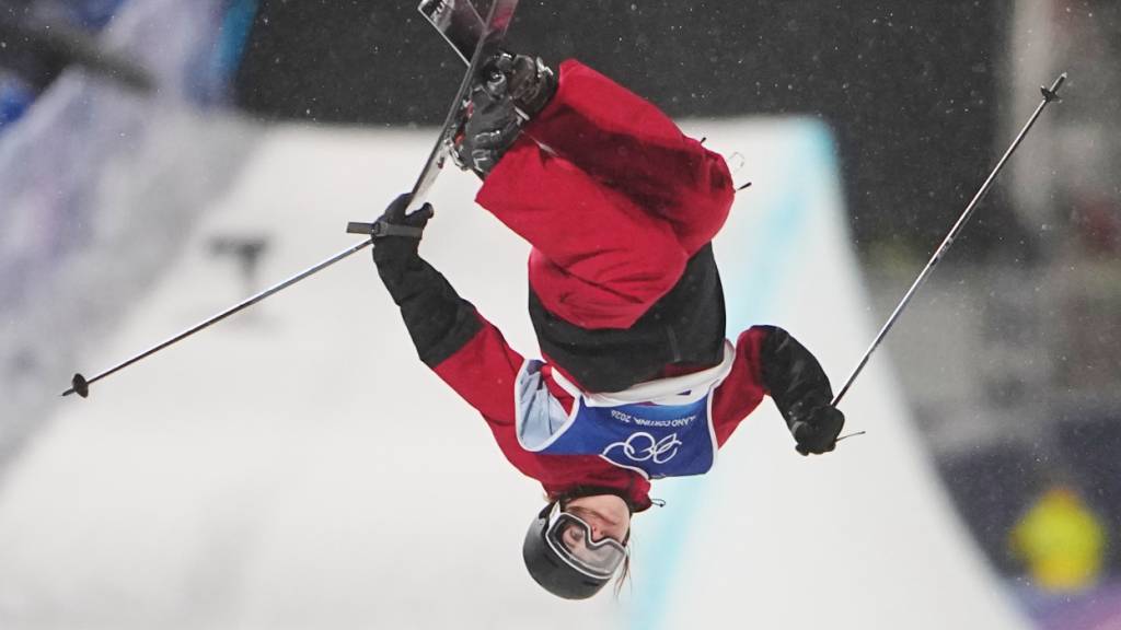 Harter Aufprall: Die Kanadierin Cassie Sharpe stürzt in der Halfpipe schwer