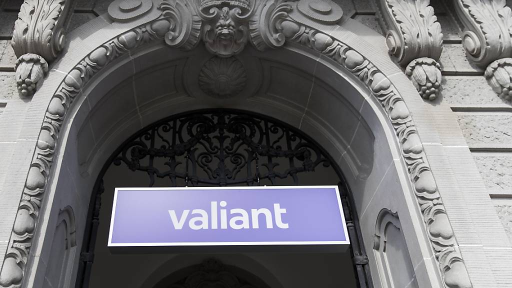 Die Bank Valiant hat im vergangenen Geschäftsjahr 2023 den Geschäftsertrag stark gesteigert und unter dem Strich mehr verdient. Die Aktionäre erhalten deutlich mehr Dividende.(Archivbild)