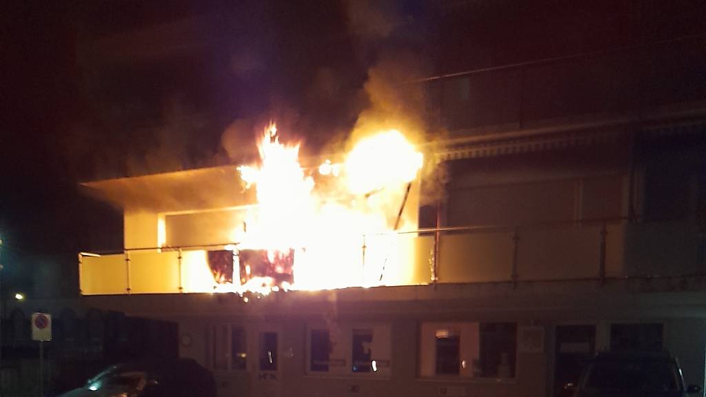Das Feuer auf dem Balkon brach in der Nacht auf Sonntag aus.
