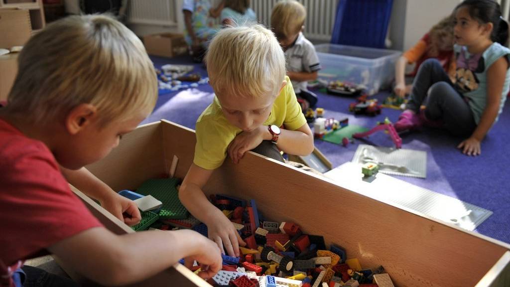 Kindergartenlehrpersonen in Graubünden verdienen fast 22'000 Franken weniger als ihre Kollegen im Kanton Basel-Land.
