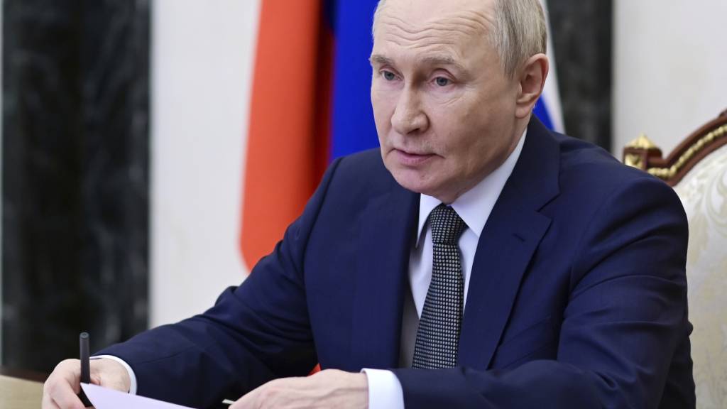 Der russische Präsident Wladimir Putin bei einer Sitzung des Sicherheitsrates per Videokonferenz im Kreml. Foto: Pavel Byrkin/Pool Sputnik Kremlin/AP/dpa
