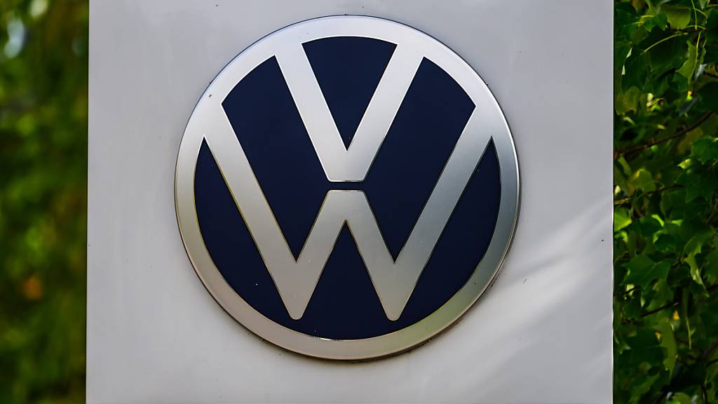 Das VW-Logo prangt auf vielen Autos auf Schweizer Strassen. (Archivbild)