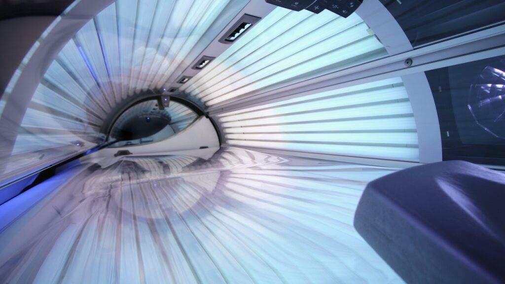 In Solarien darf die UV-Strahlung ein gesetzliches Höchstmass nicht überschreiben. (Symbolbild)