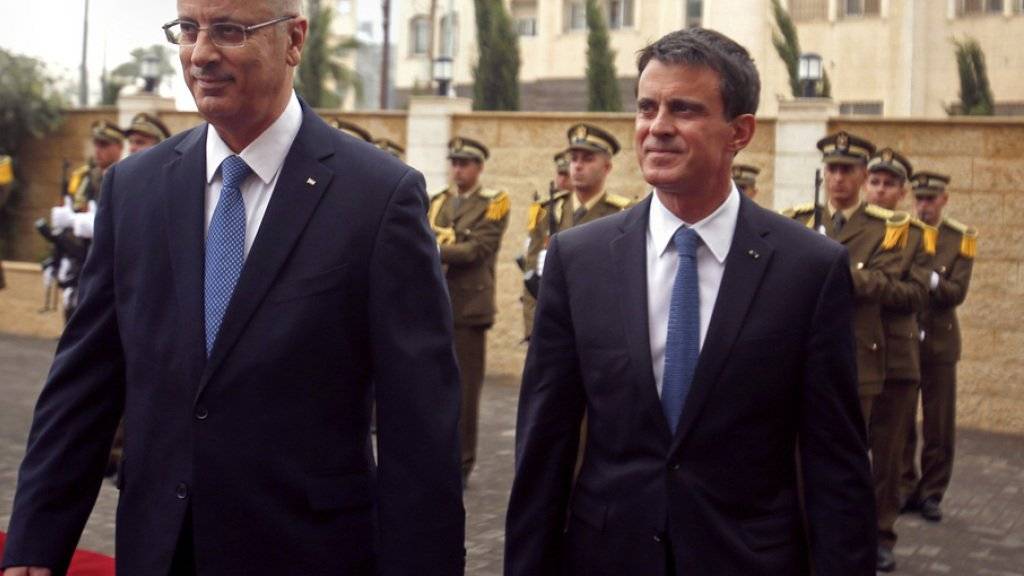 Manuel Valls (rechts) und Rami Hamdallah am Dienstag in Ramallah.