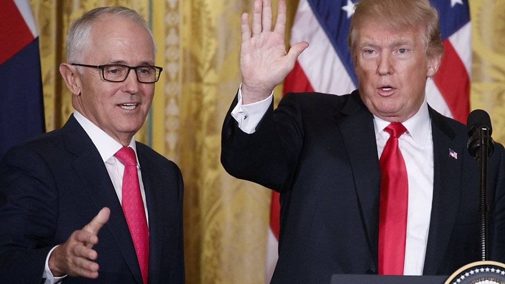Die USA und Australien vertiefen ihre Beziehungen - US-Präsident Donald Trump und der australische Premierminister Malcolm Turnbull geben sich extrem freundlich bei einer Pressekonferenz in Washington.