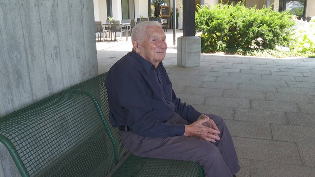 Kurznachrichten: Neue Strategie in der Alterspolitik / Schulabgänger:innen / Anzeige für Traktorfahrer