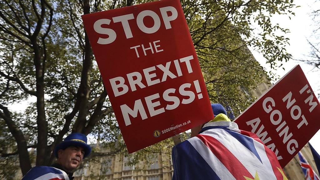 Das britische Unterhaus soll nach dem Willen von Premierministerin Theresa May am Freitag zum dritten Mal über das Brexit-Abkommen abstimmen. Parlamentspräsident John Bercow gab am Donnerstag seine Zustimmung.