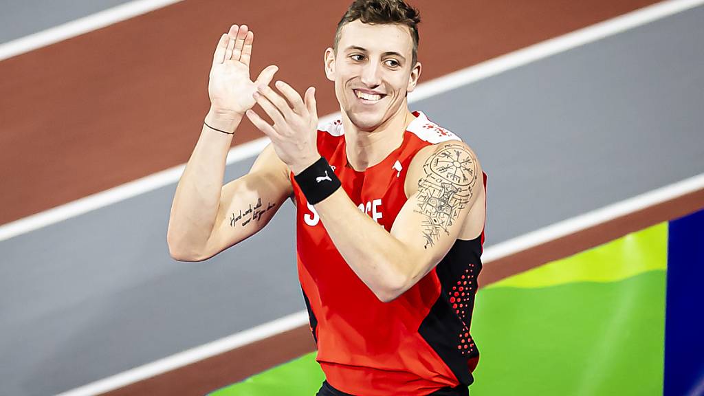 Der Hallen-Weltmeister applaudiert sich selbst: Simon Ehammer
