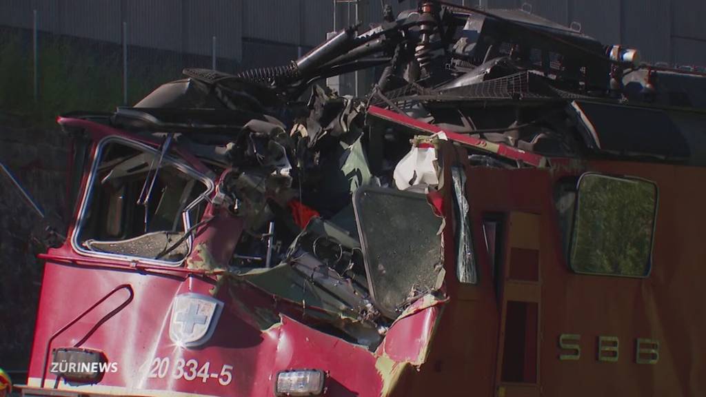 Zwei Schwerverletzte: Lokomotive kollidiert in St. Gallen mit Bagger