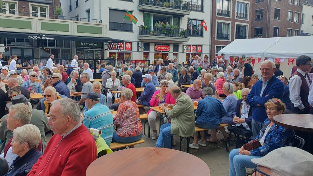 Musikgesellschaft St. Urban in Holland Publikum im Bemmel