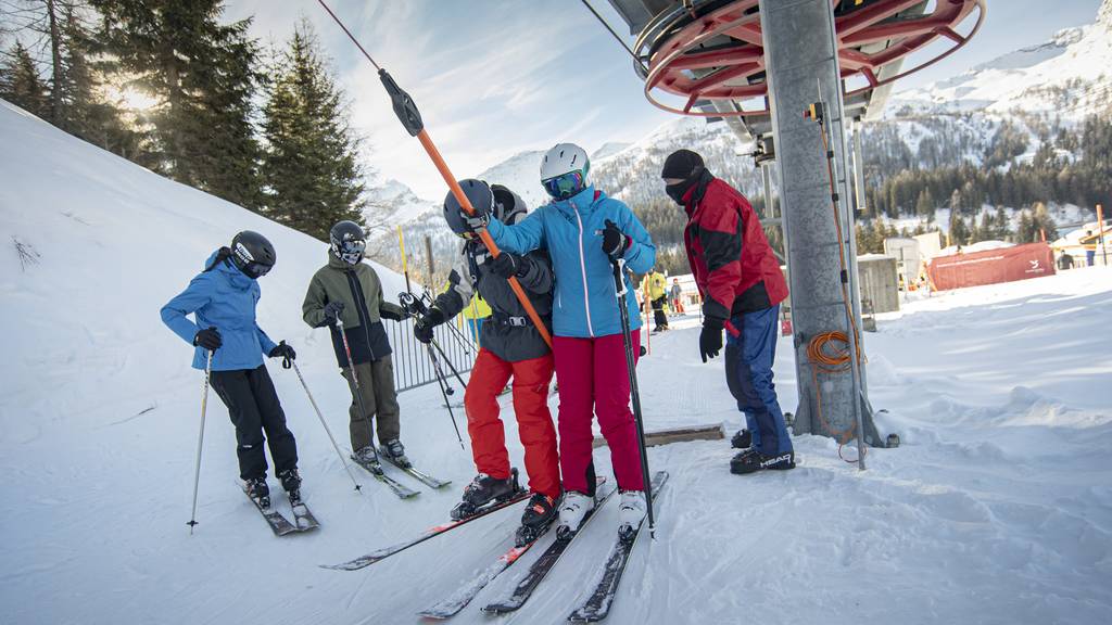 Graubünden ist einer der wenigen Kantone, in dem die Skilifte über die Feiertage laufen dürfen, wie hier im Misox.