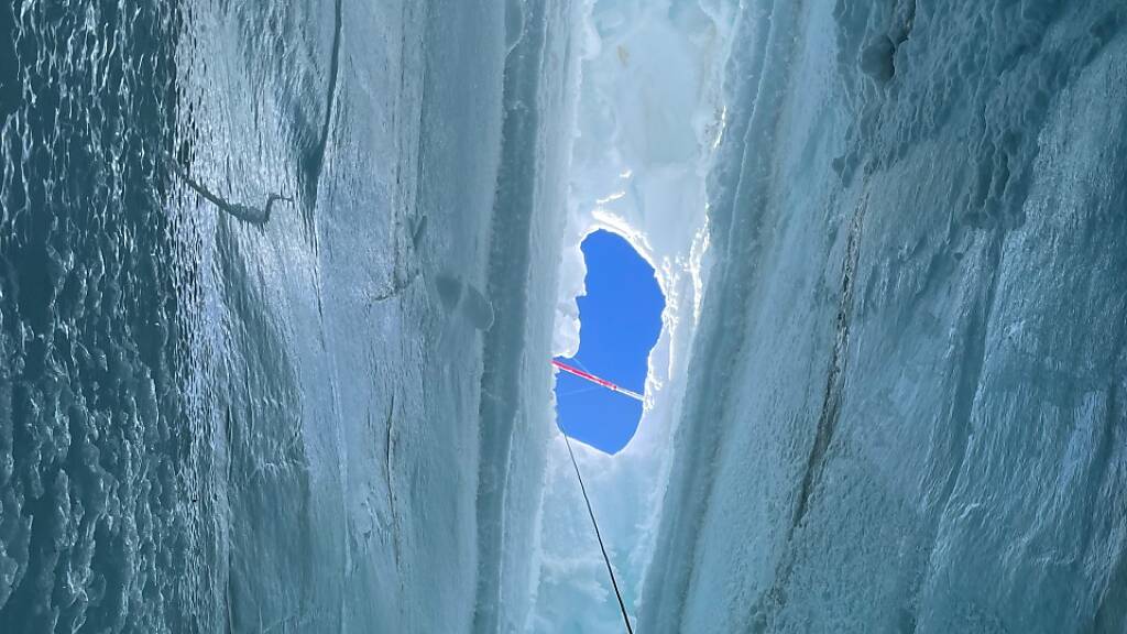 Air Zermatt rettet mehrere Wintersportler aus Gletscherspalten