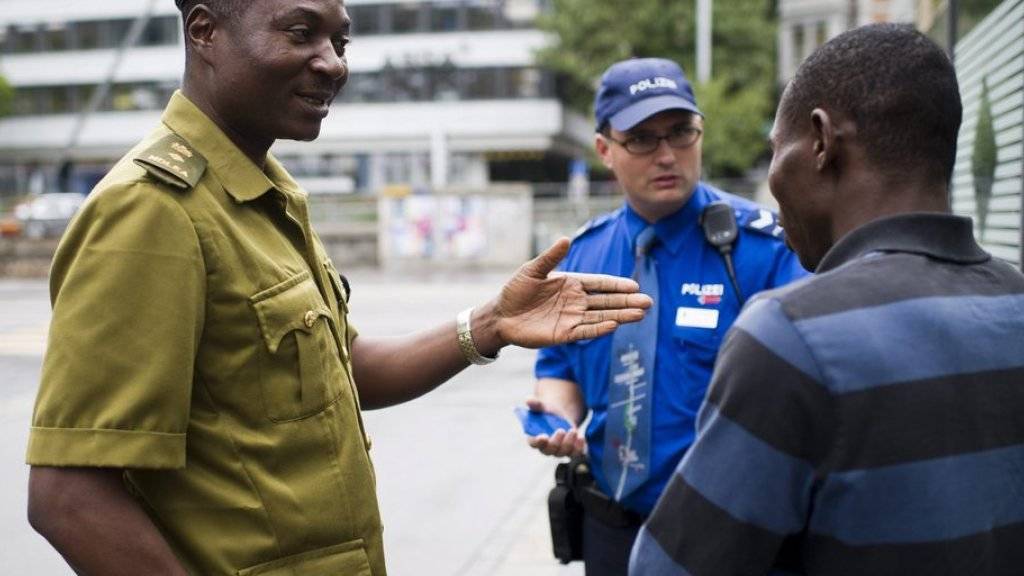 Im Rahmen der Migrationspartnerschaft mit Nigeria entstehen nicht nur Fernsehserien, um Nigerianer von der Reise nach Europa abzuhalten. Auch Polizisten tauschen sich aus, um den Drogenhandel in der Schweiz zu bekämpfen. (Archivbild)