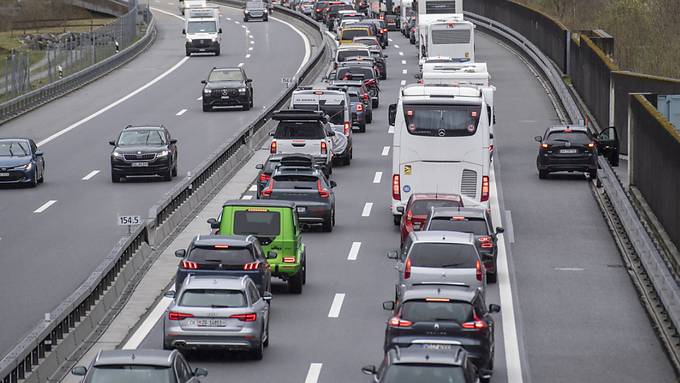 Rund 14 Kilometer Stau vor dem Gotthard-Nordportal