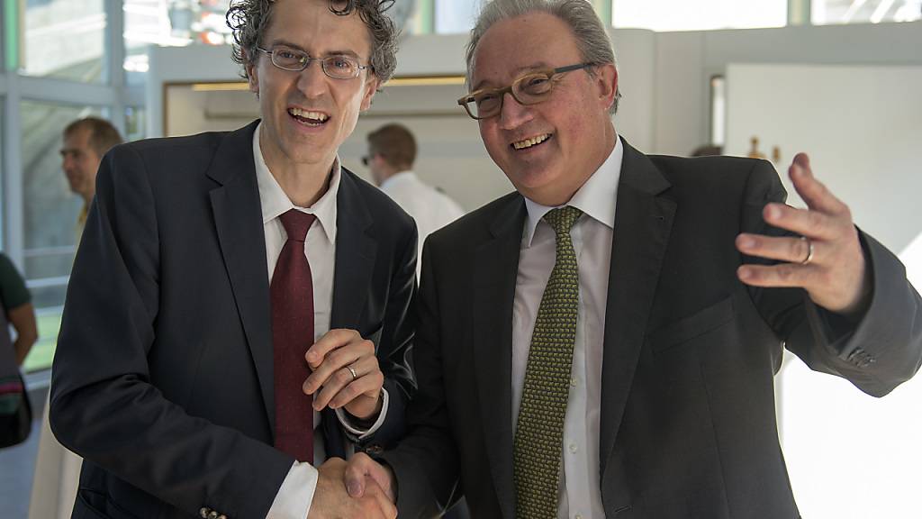 Marcel Tanner (rechts), Mitglied der Swiss National Covid-19 Science Taskforce, ist überzeugt, dass es keine zweite Coronawelle geben wird. (Archivbild)