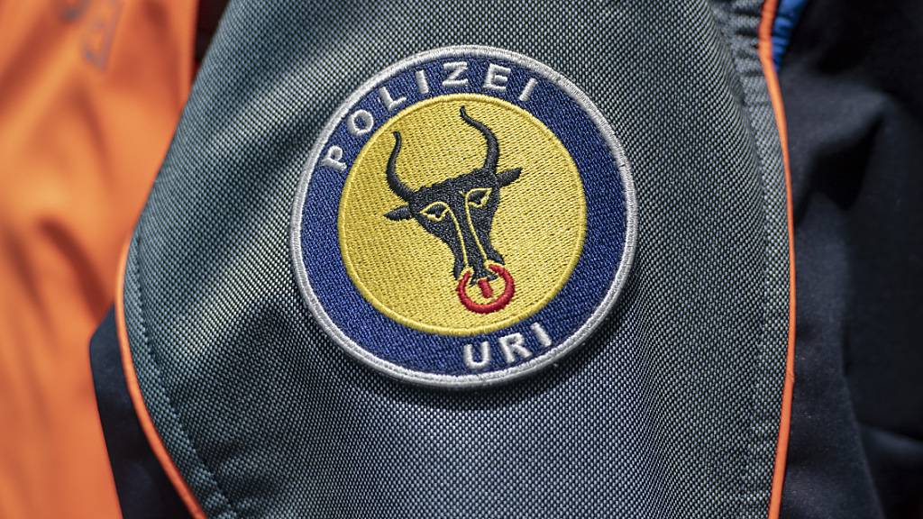 Die Kantonspolizei Uri musste am frühen Montagmorgen zu einem Unfall in Göschenen UR ausrücken. (Symbolbild)