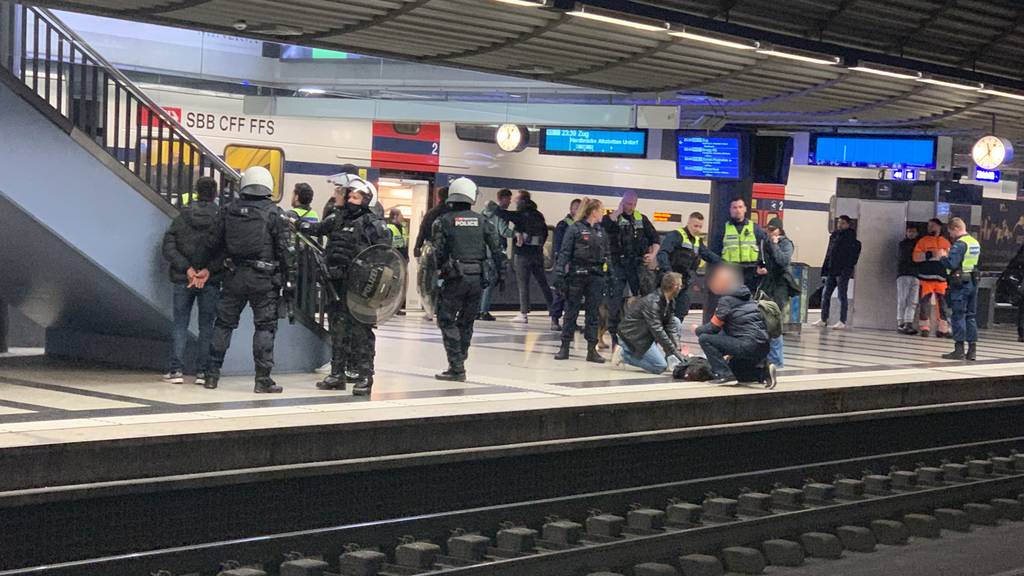 Streit am HB Zürich endet mit drei Verletzten und vier Verhaftungen