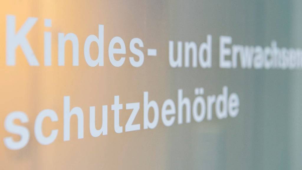 Die Verfahren in Zusammenhang mit Kesb-Entscheiden dauern lange. Der Kanton Zürich will nun eine Instanz streichen, um diese zu beschleunigen. (Symbolbild)