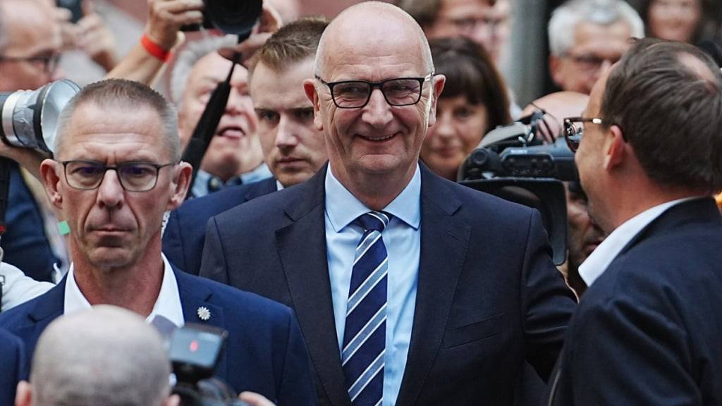 Dietmar Woidke, Ministerpräsident und Vorsitzender der SPD in Brandenburg kommt nach Bekanntgabe der ersten Prognosen zur SPD-Wahlparty. Foto: Kay Nietfeld/dpa