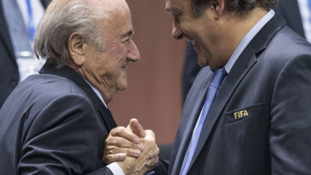 Sepp Blatter und Michel Platini nach der FIFA-Präsidentenwahl am 29. Mai 2015.