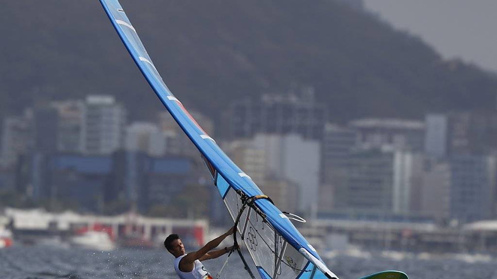 Mateo Sanz Lanz prescht - wie hier in der Bucht vor Rio de Janeiro - übers Wasser