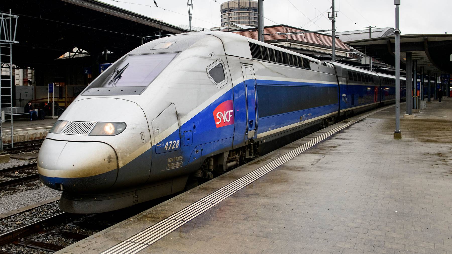 Doppelstock-TGV im Bahnhof Basel.