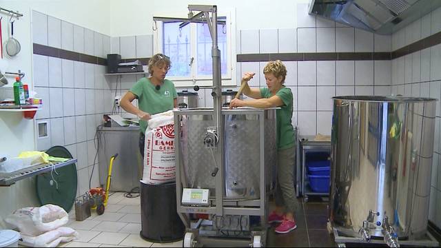 Ein Männergetränk in Frauenhand