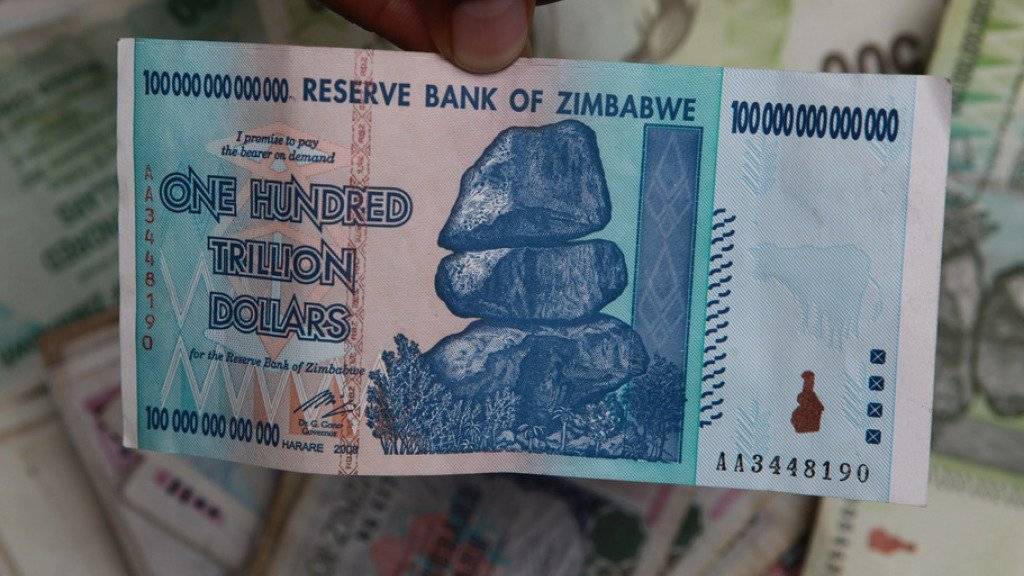 Zur Zeit der Hyperninflation: Eine Banknote von 100 Trillionen Simbabwe-Dollar. (Archiv)