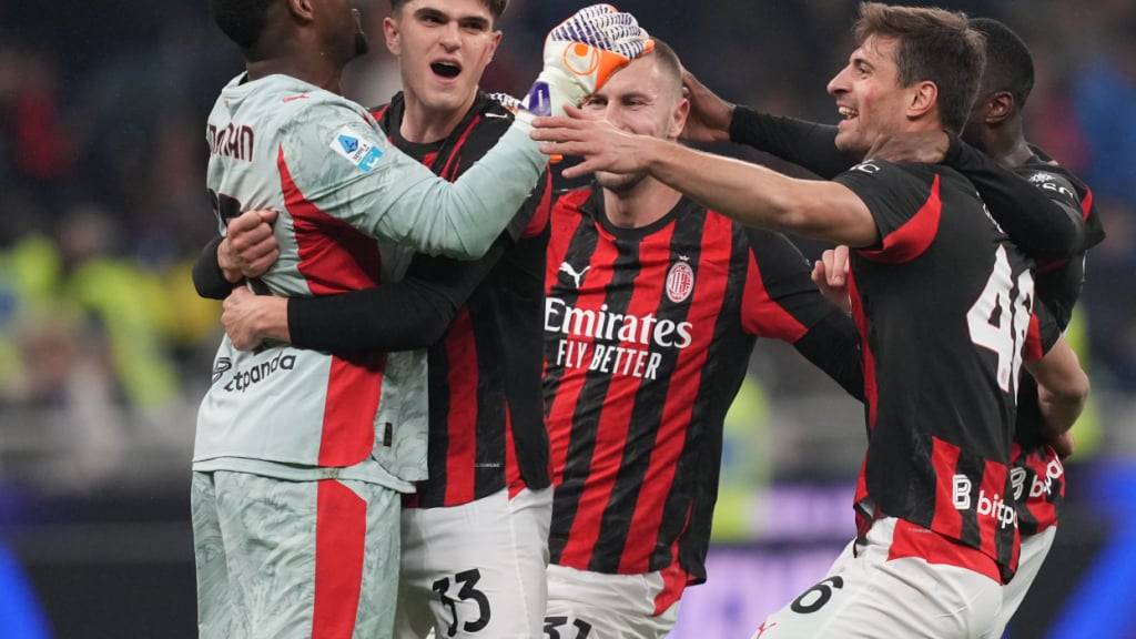 Die AC Milan gewinnt gegen Inter Mailand
