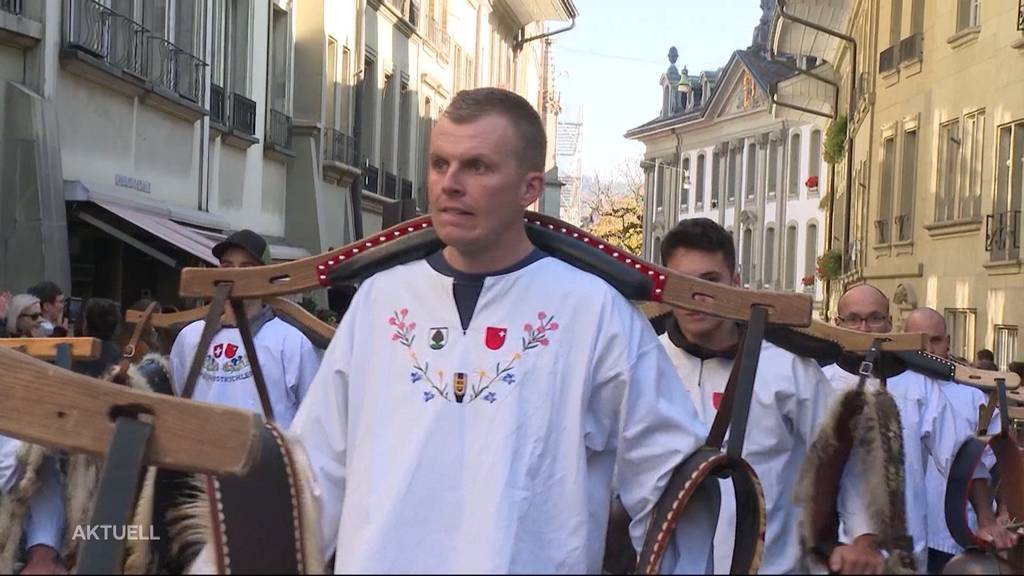 Mega Demonstrations-Samstag in Bern: Zehntausende Massnahmen-Kritiker und ihre Gegner demonstrieren zeitgleich