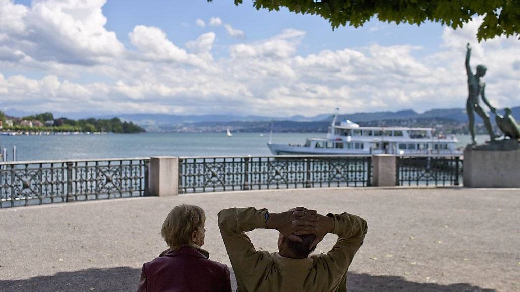 Sorgenlos in Rente gehen: Zwei Drittel der Schweizerinnen und Schweizer gehen davon aus, dass sie nach der Pensionierung ihren Lebensstandard halten können. (Themenbild)