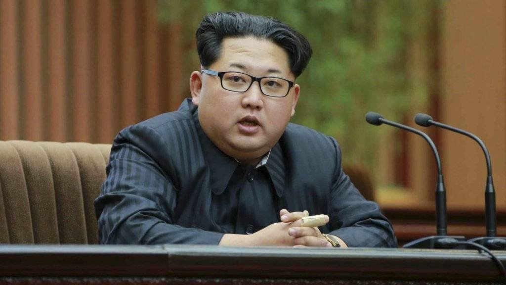 Der nordkoreanische Machthaber Kim Jong Un bekräftigte erneut, dass seine Armee atomare Sprengköpfe für Raketen bauen könne. (Archivbild)
