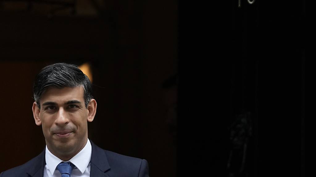 Rishi Sunak, Premierminister von Großbritannien, verlässt 10 Downing Street in London. Foto: Frank Augstein/AP/dpa