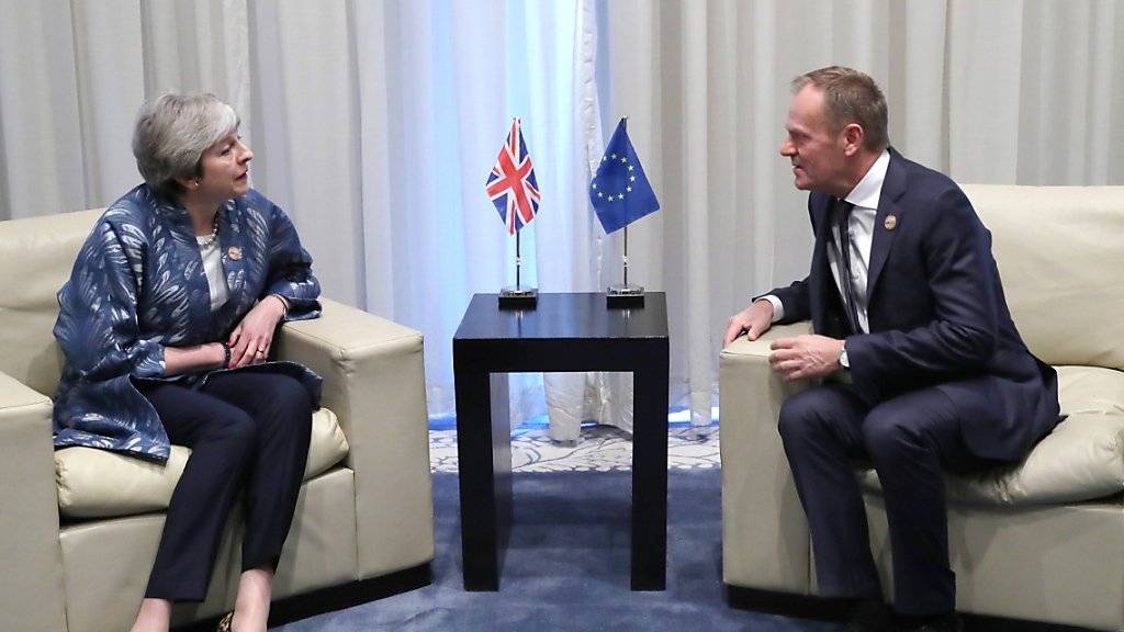 Diskussion über Brexit-Verschiebung: Am Rande des Gipfels der EU mit der Arabischen Liga im ägyptischen Sharm-el-Sheikh haben sich die britische Premierministerin Theresa May und EU-Ratspräsident Donald Tusk zu einem Gespräch über den Brexit getroffen. (Archiv)