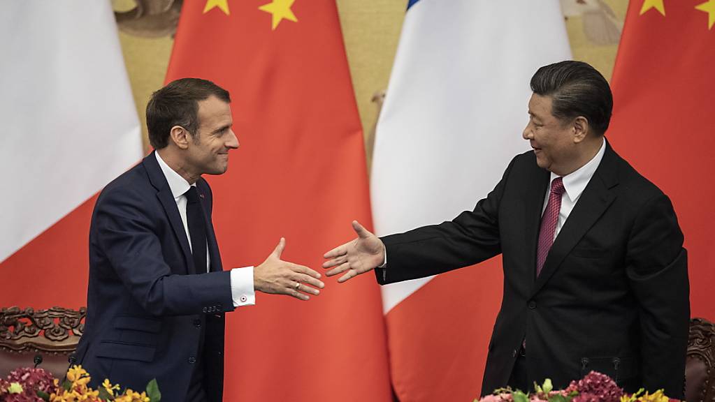Der französische Präsident Emmanuel Macron (links) und der chinesische Staatschef Xi Jinping warnen in einem gemeinsamen Papier, dass «der Verlust biologischer Vielfalt und der Klimawandel weltweit den Frieden und die Stabilität bedrohen».