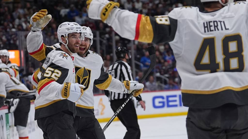 Spieler der Vegas Golden Knights jubeln über den geglückten Start in die Halbfinal-Serie