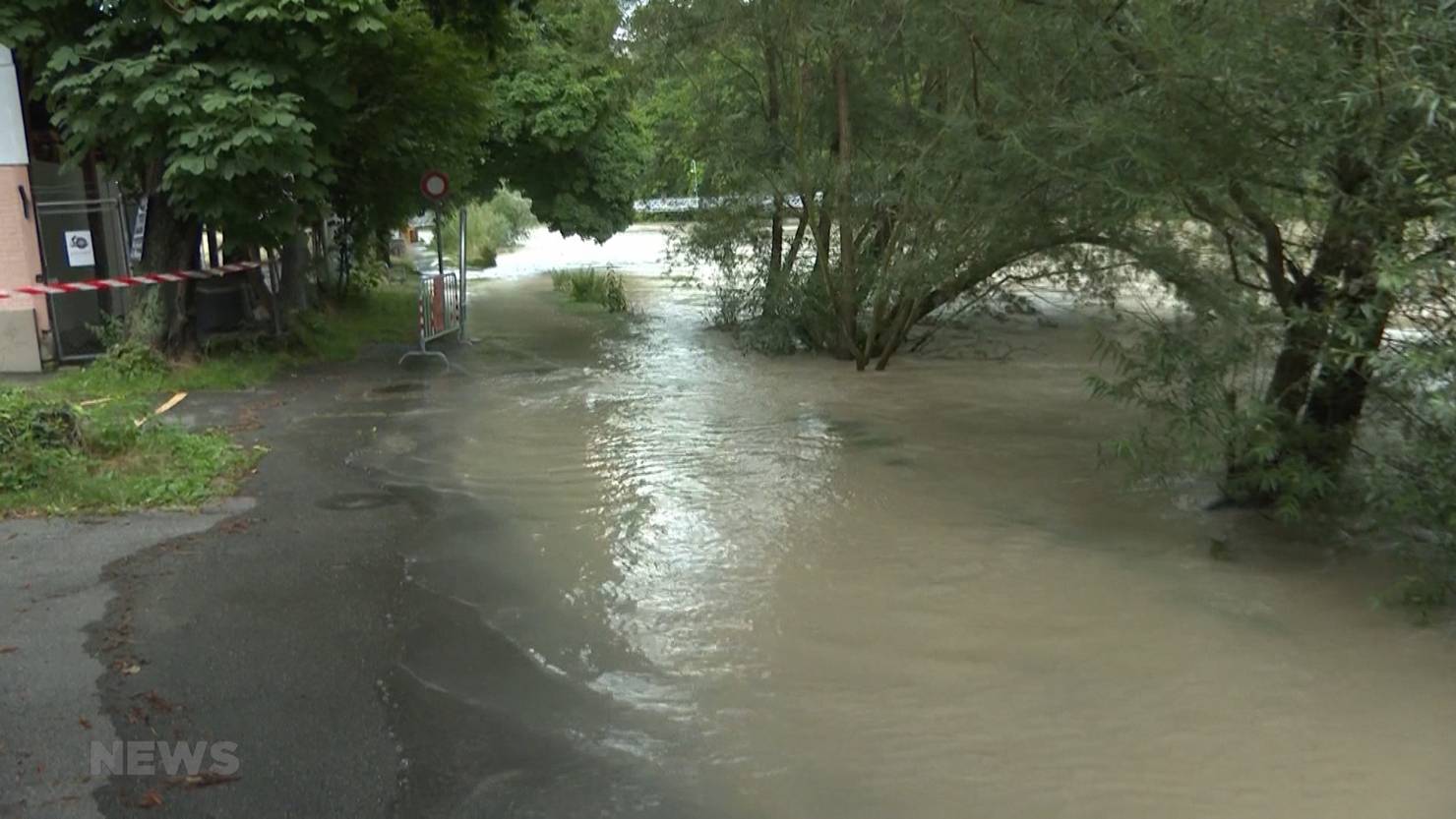 Jetzt Tritt Die Aare In Bern über Die Ufer: Angespannte Situation Im ...