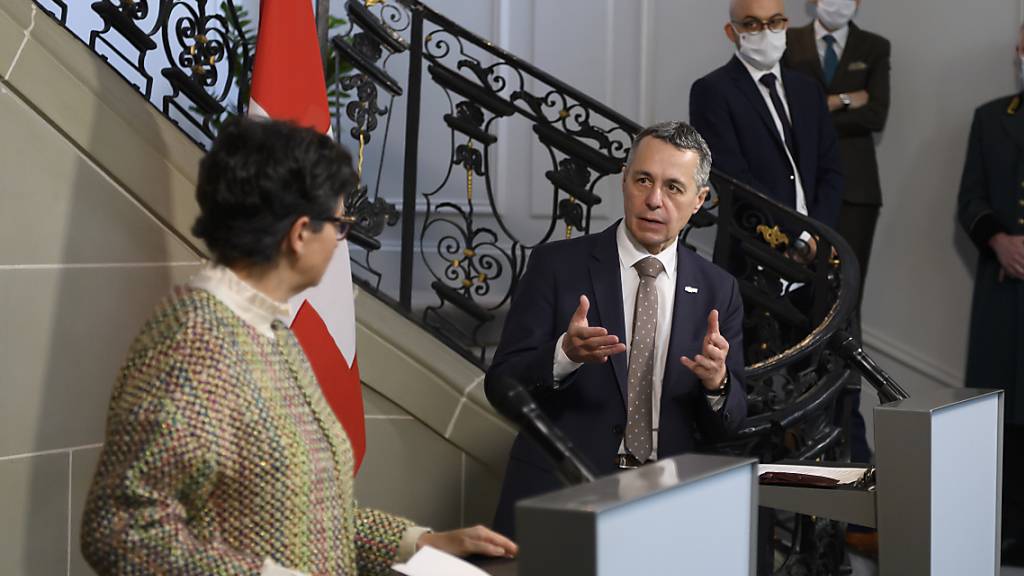 Die spanische Aussenministerin Arancha Gonzalez Laya und Bundesrat Ignazio Cassis am Freitag an der gemeinsamen Pressekonferenz zum Arbeitsbesuch der Ministerin im Von Wattenwyl Haus in Bern.