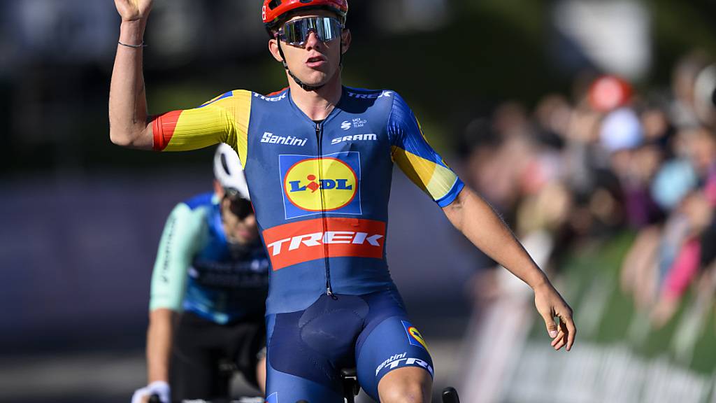 Thibau Nys aus Belgien gewinnt die 2. Etappe der Tour de Romandie mit Bergankunft in Les Marécottes und sichert sich die Führung im Gesamtklassement