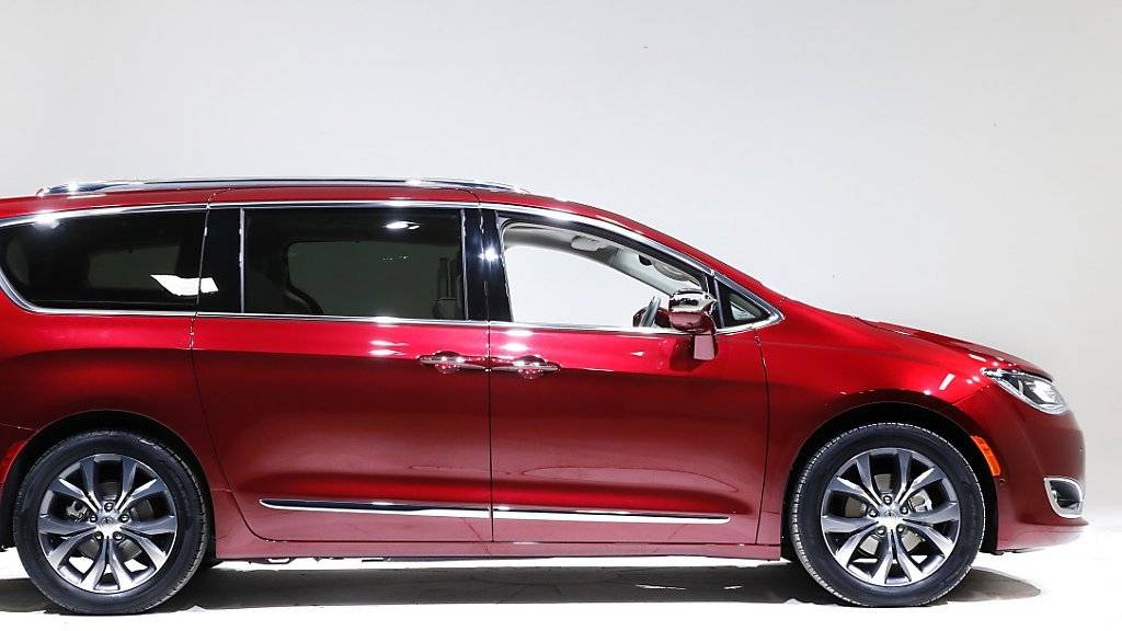100 Minivans Fiat Chrysler Pacifica sollen testweise als selbstfahrende Google-Autos herumfahren.