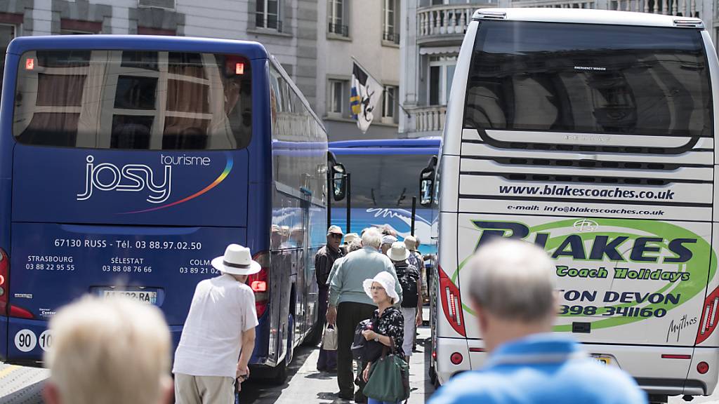 Luzern sucht weiterhin nach einer definitiven Lösung für die Reisebusse. (Archivaufnahme)